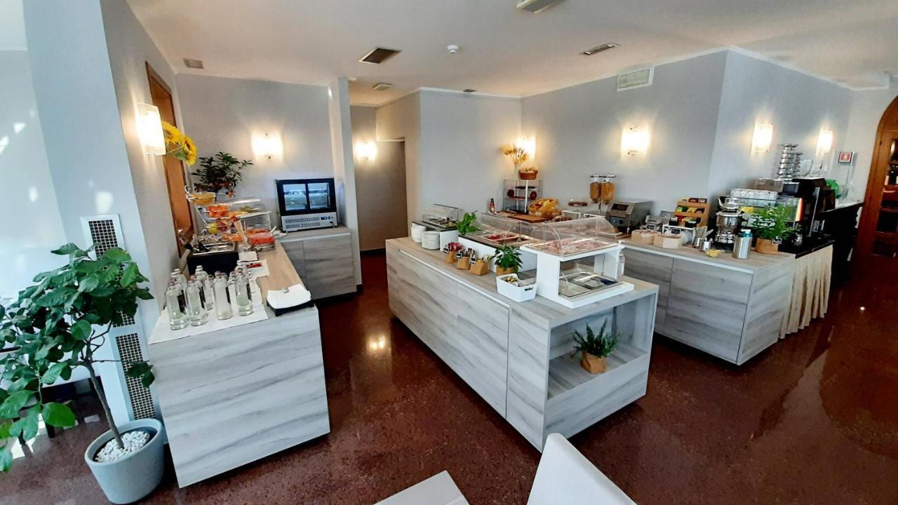 Hotel & Wellness Fra I Pini Lignano Sabbiadoro Exterior foto