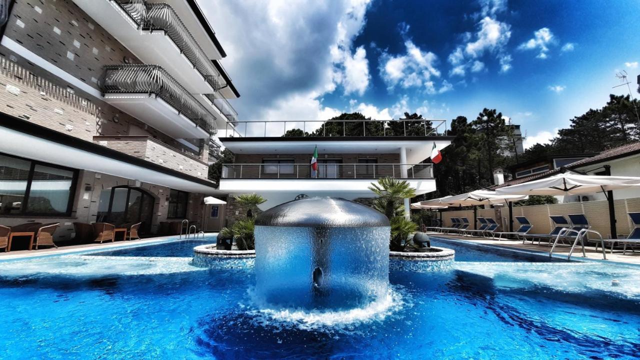 Hotel & Wellness Fra I Pini Lignano Sabbiadoro Exterior foto